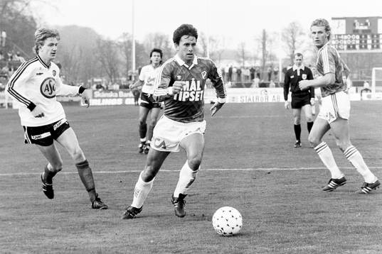 Halmstads målskytt Jan Jönsson med bollen