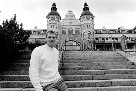 Tomas Sandström, Sverige utanför hotellet