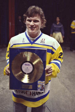 Håkan Södergren med guldskivan