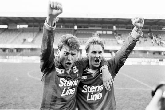 Thomas Blomberg och Fredrik Ader,  glada målskyttar i