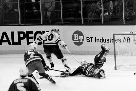 Kent Nilsson, Sverige grundlurar John Vanbiesbrouck,
