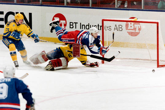 Patrick Lafontaine, USA flyger över sveriges målvakt