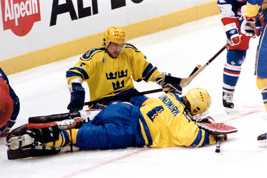 Tommy Samuelsson och Peter Lindmark, målvakt i Sverige