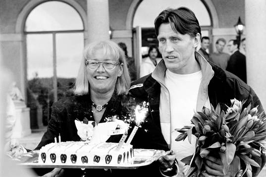 Börje Salming, Sverige fyller 38 år och gratuleras med en