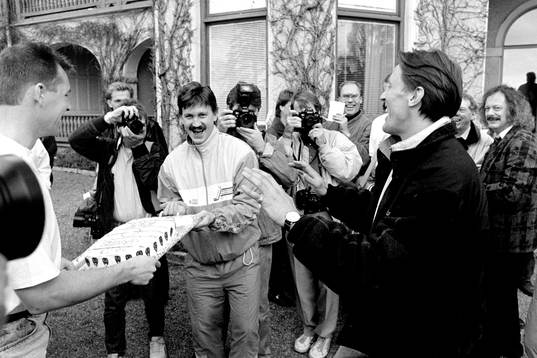 Börje Salming, Sverige fyller 38 år och gratuleras med en
