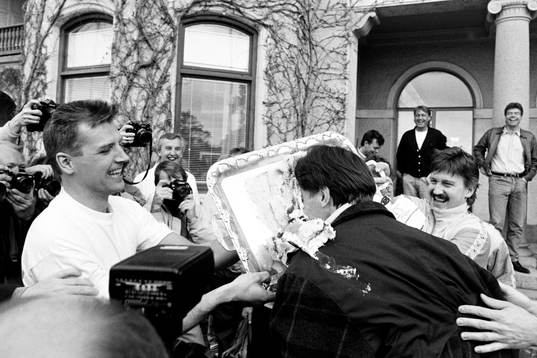 Börje Salming, Sverige fyller 38 år och gratuleras med en