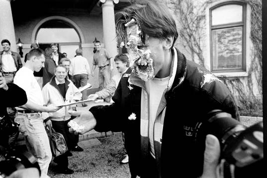Börje Salming, Sverige fyller 38 år och gratuleras med en