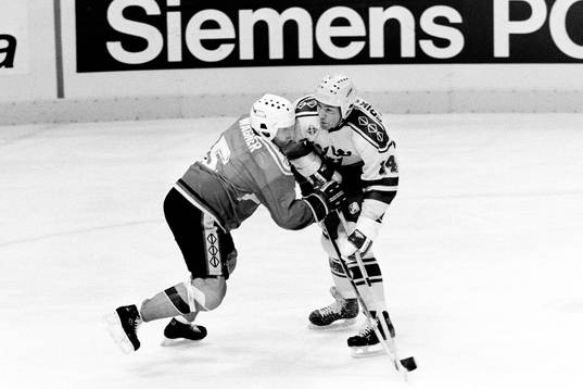 Peter Eriksson, Sverige