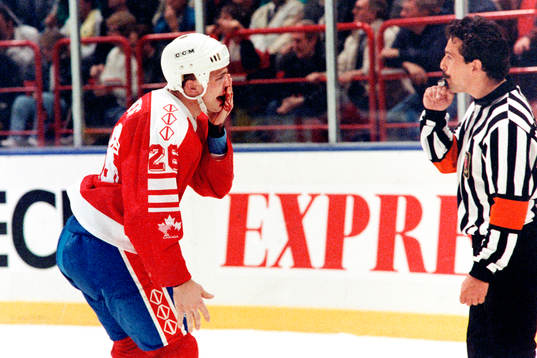 Scott Stevens, Kanada har fått en smäll och blöder