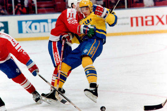 Tomas Sandström, Sverige med kanadas Kevin Dineen i ryggen