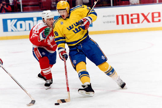 Tomas Sandström, Sverige med kanadas Kevin Dineen i ryggen