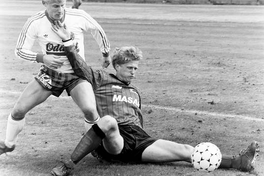 Vasalunds Jan Eriksson vid bollen