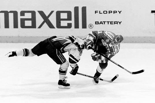 Igor Larionov, Sovjet stoppar en svensk spelare