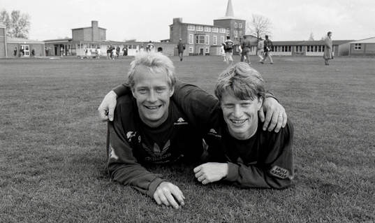 Mats Magnusson och Johnny Ekström, Sverige