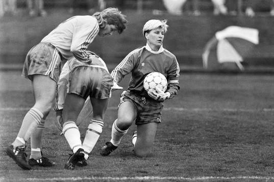 Pia Sundhage, Sverige