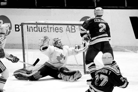 Anders Eldebrink, Sverige framför Grant Fuhr, målvakt i