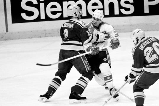 Anders Eldebrink, Sverige stoppar kanadas Stephen Yzerman