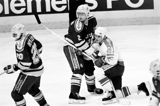 Anders Eldebrink, Sverige stoppar kanadas Stephen Yzerman