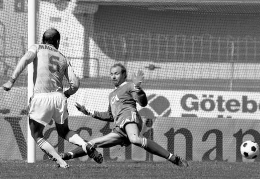 Tommy Frejdh, Halmstad och Thomas Ravelli, målvakt,