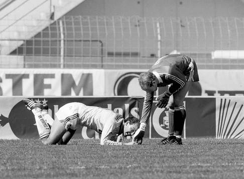 Tommy Frejdh, Halmstad och Thomas Ravelli, målvakt,