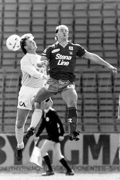 Stuart McManus, Örgryte och malmös Roger Ljung i en