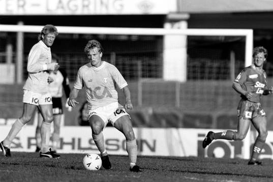 Malmös Jonas Thern med bollen