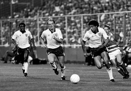 Englands Steve McMahon & Des Walker