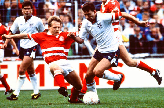 Englands Bryan Robson. Football, Friendly, Denmark v