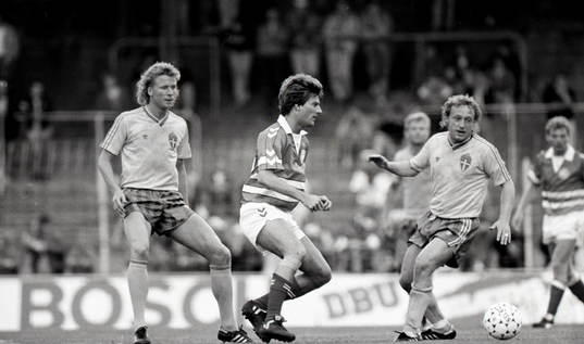 Johnny Ekström, Sverige, Michael Laudrup, Danmark och