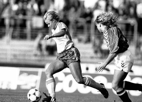 Bläddra bland fler bilder av Fotboll, dam, EM 1989