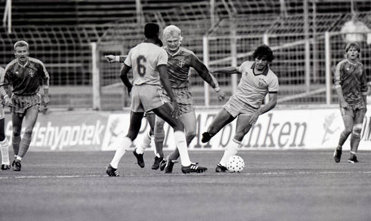 Bläddra bland fler bilder av Fotboll, Trenationersturnering, Sverige - Brasilen, 2-1