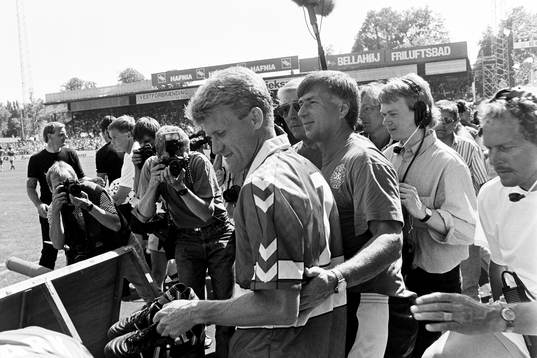 Danmarks lagkapten Morten Olsen och förbundskapten Sepp