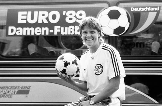 Pia Sundhage, Sverige