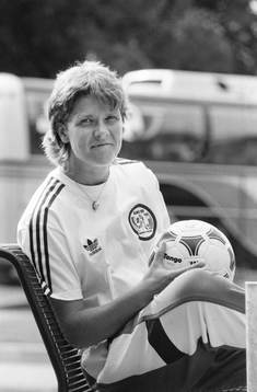Pia Sundhage, Sverige