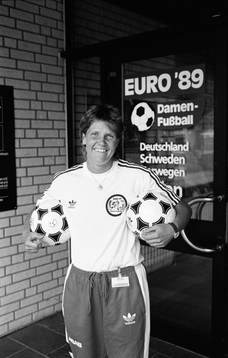 Pia Sundhage, Sverige