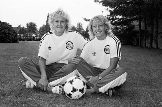 Ingrid Johansson och Helen Johansson, Sverige