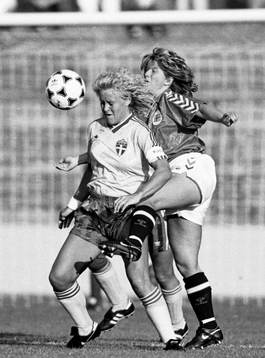 Ingrid Johansson med bollen