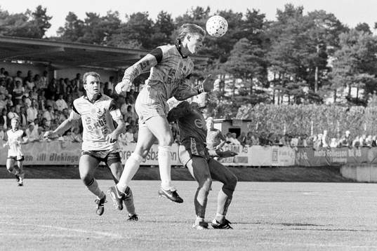 Staffan Andersson, Mjällby vinner en luftduell