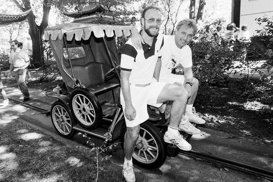 Besök på Tivoli. Johny Erlandsson och Benno Magnusson