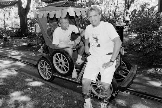 Besök på Tivoli. Conny Torstensson och Benno Magnusson