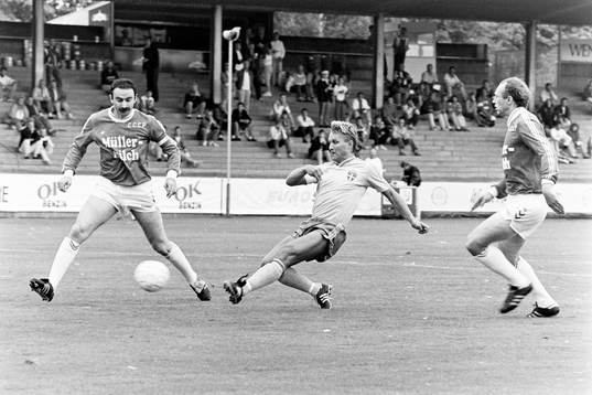 Thomas Larsson, Sverige i kamp om bollen