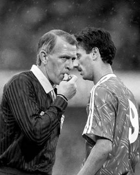 Domaren Erik Fredriksson och Ian Rush, Liverpool