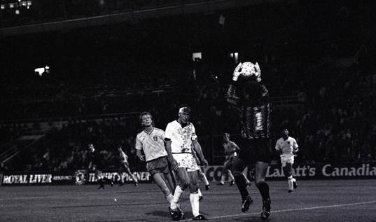 Johnny Ekström, Sverige och Terry Butcher, England