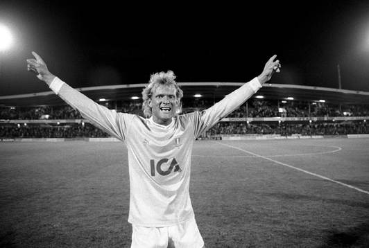 Matchhjälten Håkan Lindman jublar