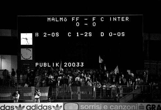 Resultattavlan på Malmö Stadion med publiksiffran