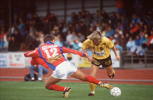Conny Olsson, Hässleholm med bollen när Hässleholm vann