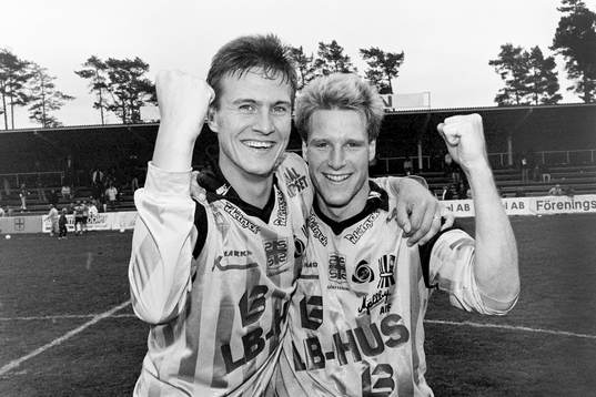 Mjällbys målskyttar Per Harrysson och Thomas Andersson
