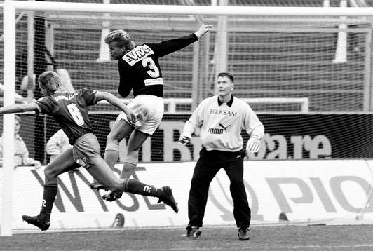 Björn Kindlund, AIK framför sin målvakt Per Wikman