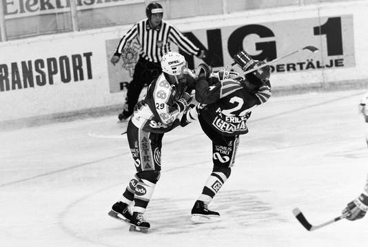 Södertäljes Stefan Jonsson trycker till brynäs Patrik
