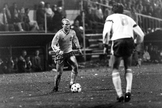 Peter Wibrån, Sverige med bollen